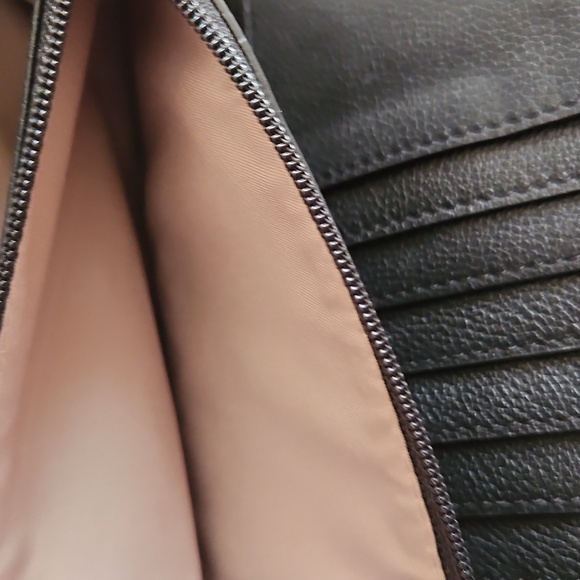 TUMI Black Leather Crossbody Bag Detachable Strap - Picture 10 of 17